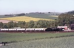 051 841 hat mit Gdg 69949 den Bahnhof Flandersbach erreicht und wartet auf die Weiterfahrt ins Kalkwerk nach Rohdenhaus. (17.05.1974) <i>Foto: Wolfgang Bügel</i>