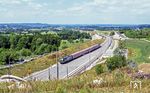IRE 16055 von Merklingen (Neckar) nach Ulm Hbf mit zwei Sandwich-Ell-193 vor der Einfahrt in den Boßlertunnel bei Holzmaden. (17.07.2023) <i>Foto: Karsten Risch</i>