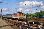218 140 fährt mit N 5422 (Hagen - Köln) in Solingen-Ohligs ein. Der Zug war der planmäßige "Loktauschzug" der Citybahn-Loks für die Gummersbacher Strecke. (16.08.1989) <i>Foto: Joachim Bügel</i>