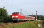 218 240 mit RE 31497 bei Huglfing auf der Strecke München - Garmisch-Partenkirchen. (14.08.2005) <i>Foto: Stefan von Lossow</i>