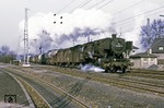 051 847 (50 1847 vom Bw Duisburg-Wedau) durcheilt mit einem Güterzug den Bahnhof Moers. (02.1971) <i>Foto: Robin Fell</i>