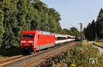 101 002 mit dem einzigen Zugpaar in Deutschland, das noch einen Panoramawagen der SBB mit sich führt: Der EC 8 nach Hamburg-Altona sowie der Gegenzug EC 9 nach Zürich HB. Der EC 8 ist hier bei Solingen-Ohligs unterwegs. (23.08.2023) <i>Foto: Joachim Bügel</i>