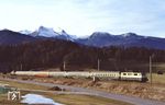 111 067 als Schlusslok am Lr 33684 (Mittenwald - Garmisch-Partenkirchen) bei Klais. Zuglok ist 194 085. (01.04.1985) <i>Foto: Prof. Dr. Willi Hager</i>