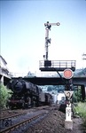 44 603 (Bw Altenhundem) passiert mit einem gemischten Durchgangsgüterzug (Dg) das südliche Einfahrsignal von Altena an der Ruhr-Sieg-Strecke. (06.1963) <i>Foto: Slg. Günter Mitze</i>