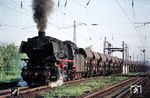 044 528 (ex 44 1528 vom Bw Emden) fährt mit ihrem Gdg nach einer Überholung aus dem Betriebsbahnhof Nevinghof weiter nach Hamm. (09.05.1969) <i>Foto: Bernd Kappel</i>