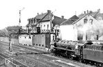 01 1080 passiert mit dem E 342 (Kassel - M Gladbach) die Einfahrsignale des Bahnhofs Wuppertal-Unterbarmen. (1949) <i>Foto: Carl Bellingrodt</i>