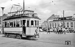 Tw 119 (Baujahr 1907) als Einsatzwagen auf der Linie 8 zum Leipziger Platz am Hauptbahnhof in Kassel. (16.07.1960) <i>Foto: Aad van Ooy</i>
