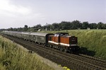 110 691 mit einem beachtlichen Personenzug bei Rostock. (02.07.1975) <i>Foto: Will A. Reed</i>