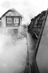 Zwischen den Bahnhöfen Norddeich Mole und Norddeich stand das Stellwerk Nnw (mechanisch Jüdel, 1908 – 2008), das gerade von 012 063 mit E 1638 passiert wird. (09.1974) <i>Foto: Wolfgang Staiger</i>