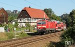Rar geworden sind die Einsätze der Baureihe 143 auf der S 1 von Meißen nach Schöna. 143 821 ist hier mit S 31721 nach Bad Schandau bei Rathen unterwegs. (15.09.2023) <i>Foto: Thomas Gries</i>