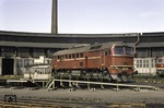 Die aus der letzten Bauserie der Lokomotivfabrik Luhansk/UdSSR stammende 120 375 war zum Zeitpunkt der Aufnahme im Bw Cottbus gerade mal ein Jahr alt. (26.04.1976) <i>Foto: Will A. Reed</i>