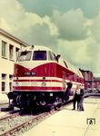 V 180 168 wurde 1966 vom Lokomotivbau Karl Marx, Potsdam-Babelsberg (LKM) hergestellt. Am 7. September 1966 wurde sie dem Bw Seddin übergeben. Zuvor wurde dieses Werbebild bei LKM angefertigt. Schließlich war die V 180 bis zur Lieferung der sowjetischen Großdiesellokomotiven der Baureihe 132 der Stolz der Reichsbahn. (09.1966) <i>Foto: Werkfoto</i>