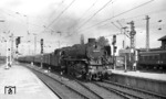 012 102 (01 1102) läuft mit D 673 aus Westerland in den Bahnhof Hamburg-Altona ein. (31.08.1971) <i>Foto: Frank Lüdecke</i>