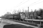 E 04 20 (Bw München Hbf) fährt mit einem Schnellzug durch Nürnberg-Reichelsdorf. (01.1964) <i>Foto: Kurt Müller</i>