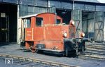 Die Kö I (ab 1968: Baureihe 311) waren Kleinlokomotiven der Leistungsgruppe I, die als Rangierloks mit geringem Gewicht und geringer Antriebsleistung (bis 39 PS) von der Deutschen Reichsbahn-Gesellschaft für leichte Rangieraufgaben ab 1930 angeschafft wurden. 311 233 wurde am 31.12.1935 als Kö 0233 an die DRG ausgeliefert. Ihre Ausmusterung erfolgte am 27.05.1975 beim Bw Koblenz-Mosel, wo auch diese Aufnahme entstand. (1969) <i>Foto: H. Kuhnke</i>