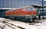 Die beim Bw Kempten stationierte 232 001 mit dem D 94 nach Mailand über Lindau und Zürich in München Hauptbahnhof.  (12.1970) <i>Foto: H. Kuhnke</i>