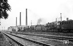 Blick in das Bw Hamm. In der Wochenendruhe stehen in einer Reihe mit anderen Lokomotiven 50 804 und 44 1384. (1958) <i>Foto: Jacques H. Renaud</i>