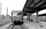 Ein Triebwagen der OHE als Personenzug nach Bleckede im Bahnhof Lüneburg. (09.1966) <i>Foto: Gerd Wolff</i>