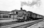 38 2519 (Bw Düren) verlässt mit P 1729 über Zülpich nach Düren den Bahnhof Euskirchen. (08.07.1958) <i>Foto: Aad van Ooy</i>