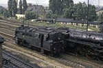 Die letzte Lok der Baureihe 95 (95 0045) begegnet im Bahnhof Saalfeld der aus 01 139 rekonstruierten 01 0510. (08.1978) <i>Foto: Will A. Reed</i>