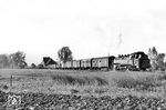Lok 41 mit einem Güterzug bei Neuenhaus. Die bei WLF gebaute Lok wurde am 18. Januar 1942 irrtümlich mit der Reichsbahnummer 86 817 an die BE ausgeliefert. Bis 1961 stand sie dort im Einsatz. (1951) <i>Foto: Hermann Ott</i>