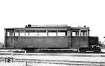 Der Triebwagen T 1 war der Veteran der Eckernförder Kreisbahnen. Das autobusähnliche Fahrzeug mit einem Vorbaumotor und einem Führerstand wurde 1929 von LHB gebaut. 1953 wurde er ausgemustert. (1952) <i>Foto: Carl Bellingrodt</i>