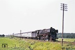 Nur zwei Jahre lang wurde die kohlegefeuerte 01 1078 beim Bw Rheine eingesetzt (01.04.1967 - 08.05.1969 z). Hier befördert sie den überwiegend aus Bn-Wagen gebildeten D 282 bei Mesum. (22.08.1968) <i>Foto: Rolf Wiemann</i>