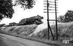 44 547 (Bw Kassel) mit einem Güterzug kurz vor Treysa. (1962) <i>Foto: Hans-Dieter Jahr</i>