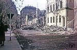 Ergebnis eines Fliegerangriffs auf eine unbekannte (nord?)deutsche Stadt. (1943) <i>Foto: Walter Hollnagel</i>