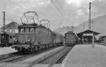 E 44 075 (Bw München Hbf) und ÖBB 1145.14 (Zfst Innsbruck) im Bahnhof Garmisch-Partenkirchen. (08.10.1953) <i>Foto: Collection Robin Fell</i>