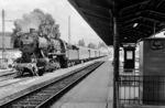 50 2983 vom Bw Mühldorf (Oberbay) mit einem Sonderzug im Bahnhof Prien am Chiemsee. (04.07.1963) <i>Foto: Collection Robin Fell</i>