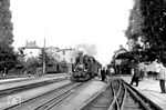 Lok 5 (Hagans, Baujahr 1902) vor einem Personenzug im Bahnhof Minden Stadt. (1952) <i>Foto: Kemper</i>