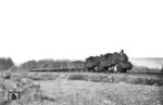 Lok 1 und 3 der Westerwaldbahn mit einem Güterzug bei Bindweide. Die 1912 bei Jung entstandene Lok 1 wurde 1956 ausgemustert, Lok 3 (Jung, 1913) wurde 1959 an die Märkische Steinkohle in Heesen (b. Hamm) verkauft. (27.08.1950) <i>Foto: Hermann Ott</i>