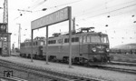 Die österreichische 1042.520 mit einer unbekannten 1010 am Bw München Hbf. (10.04.1972) <i>Foto: Frank Lüdecke</i>
