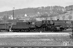 Weitgehend noch im Ablieferungszustand präsentiert sich 50 727 (WLF, Baujahr 1940) vom Bw Braunschweig Vbf im Bahnhof Kreiensen.  (03.1956) <i>Foto: Wolfgang Jahn</i>