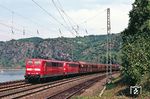 151 023 und eine Schwesterlok fahren mit dem CIL 47777 nach München-Johanniskirchen durch den Betriebsbahnhof Loreley südlich von St. Goarshausen. (09.09.2009) <i>Foto: Thomas Konz</i>