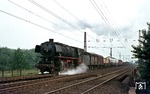 044 660 (44 1660 vom Bw Gelsenkirchen-Bismarck) vor Ng 66763 auf der 3-gleisigen Güterbahn zwischen Oberhausen-West und Duisburg-Wedau. (19.06.1974) <i>Foto: Wolfgang Bügel</i>