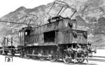 Mit der Elektrifizierung der österreichischen Gebirgsstrecken wurde in den 1920er Jahren die Beschaffung einer E-Lok für den Anschlussbetrieb auf den flacheren Tallinien erforderlich, um die Verfügbarkeit der für den Rampenbetrieb beschafften Maschinen zu erhöhen. Die BBÖ bestellte 1920/21 zwanzig Lokomotiven der Reihe 1029 der Achsanordnung 1'C1' mit Stangenantrieb. Aus Kostengründen wurde nur ein Führerstand am Fahrzeugende angeordnet. Das gab den Maschinen ein unverwechselbares, dampflokähnliches Aussehen. Die Deutsche Reichsbahn übernahm 1938 alle Lokomotiven und reihte sie als E 33 in das DRB-Nummernsystem ein. Bei Kriegsende waren noch 13 Loks vorhanden, die die ÖBB ab 1953 als Reihe 1073 bezeichnete und bis 1975 ausmusterte. Hermann Maey traf E 33 06 (ex BBÖ 1029.06) vom Bw Landeck (Tirol) mit einem Bauzug in Völs bei Innsbruck an. Sie wurde bereits im Dezember 1942 bei der RBD Augsburg ausgemustert. (09.1940) <i>Foto: RVM-Filmstelle Berlin (Maey)</i>