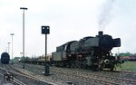 051 859 (50 1859 vom Bw Duisburg-Wedau) wartet vor dem mit Halbzeug beladenen Gag 58717 im Bahnhof Duisburg-Ruhrort Hafen. Links 044 660. (19.06.1974) <i>Foto: Wolfgang Bügel</i>