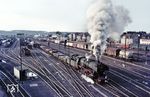 052 841 verlässt mit einem Güterzug den Bahnhof Schwandorf. Am 26.06.1975 beendete die 1943 bei Krauss-Maffei in München gebaute Lok hier auch ihre aktive Dienstzeit. (12.03.1971) <i>Foto: Walter Abriel</i>