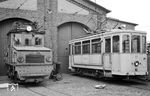 Vor dem Betriebshof der DEAG in Birkesdorf warten Tw 17 (Herbrand, Baujahr 1913) und E-Lok 5 (ME/BBC, Baujahr 1946), die als ehemalige Stuttgarter Trümmerlok 1954 nach Düren kam. (28.06.1960) <i>Foto: Aad van Ooy</i>