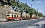 KBE-Steuerwagen ES 152 (Talbot/SSW, Baujahr 1951) mit weiteren Fahrzeugen am Endpunkt "Hohenzollernbrücke" der Rheinuferbahn vor der Bundesbahndirektion Köln.  (08.1964) <i>Foto: Robin Fell</i>